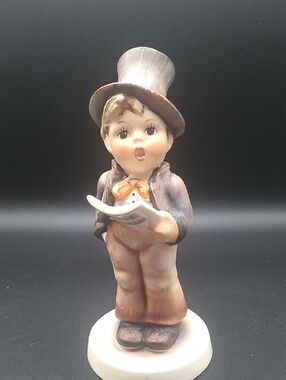 Vintage "Street Singer" Hummel Boy Singer Figurine #131 (S1)